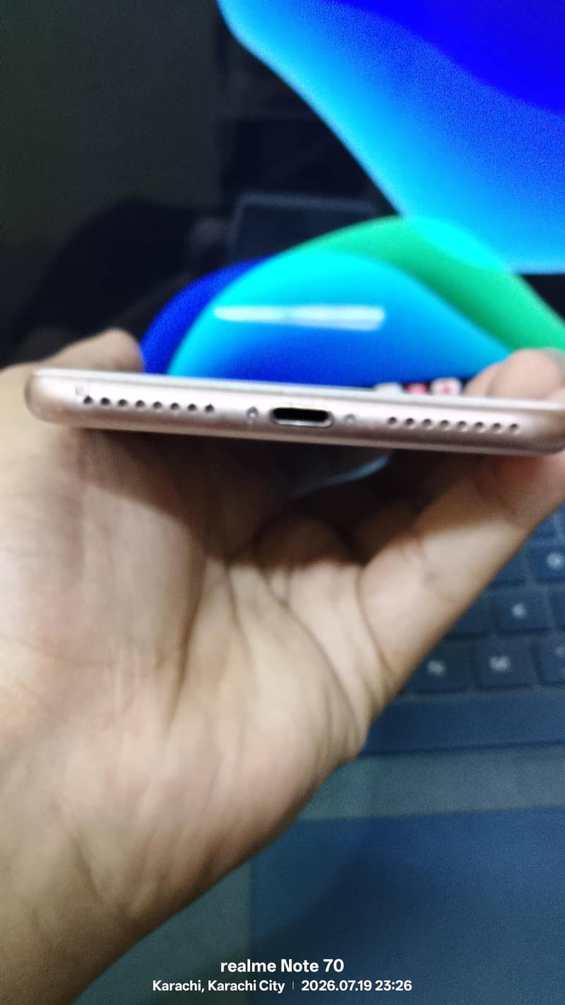 Apple iPhone 8 Plus 4