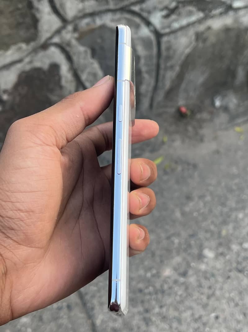 GOOGLE PIXEL 7 pro 6