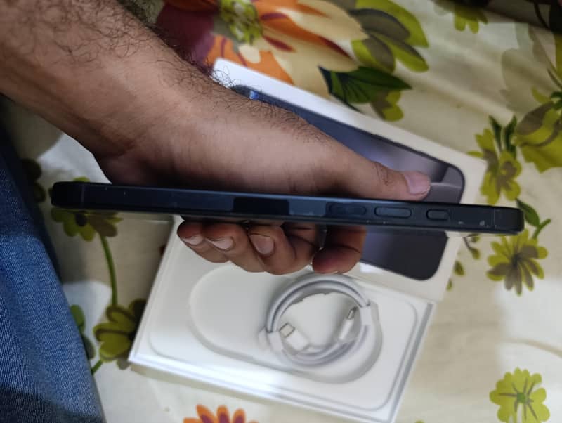 iPhone 16 Pro Max 5