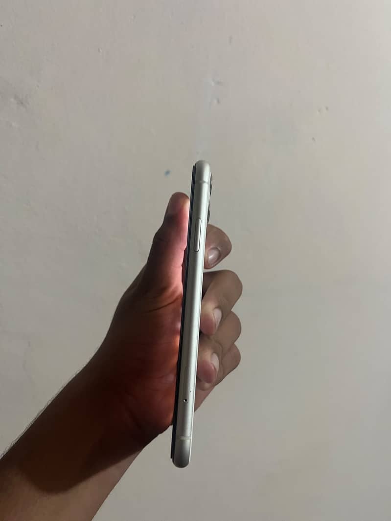 Apple iPhone 11 3