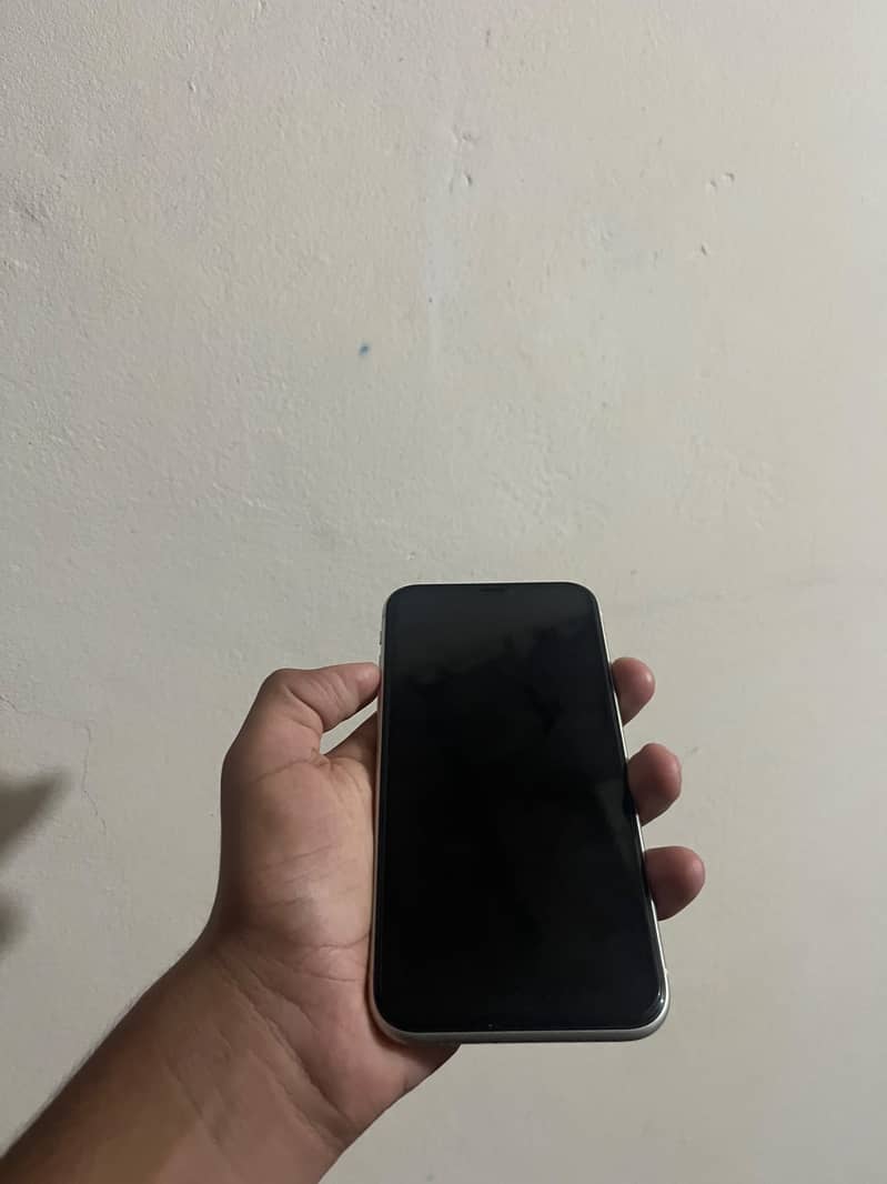 Apple iPhone 11 4