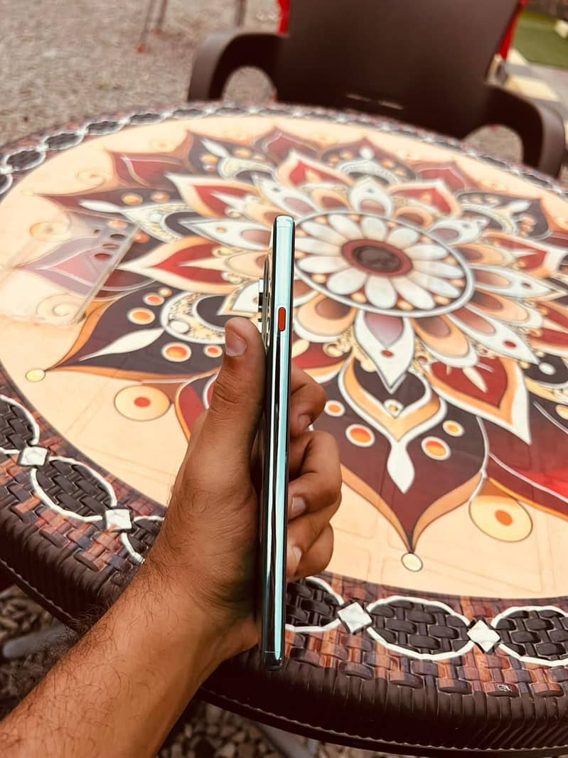 Tecno CAMON 40 1
