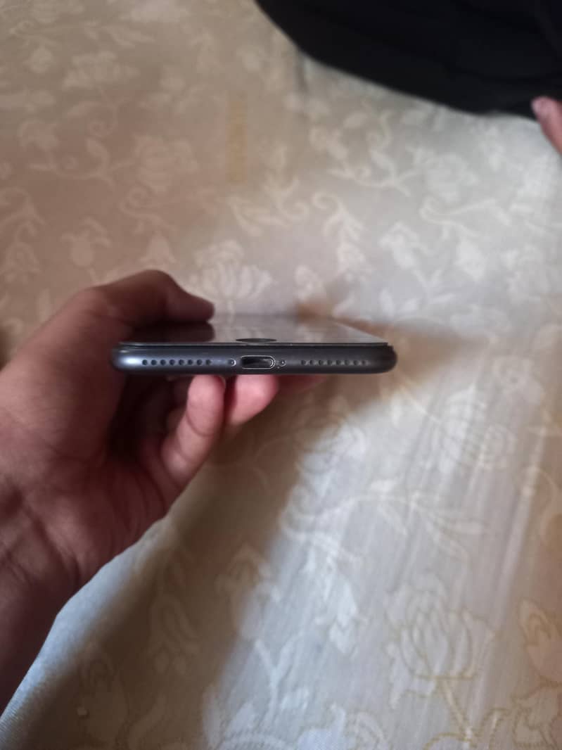 Apple iPhone 8 Plus 6