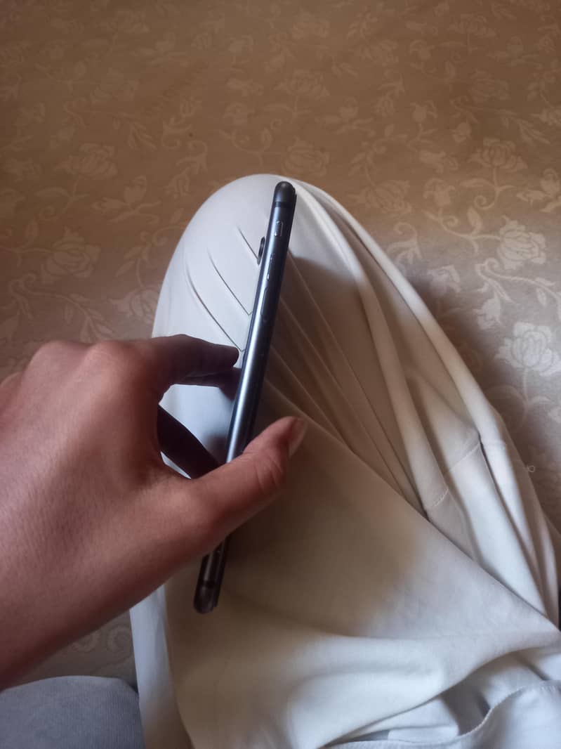 Apple iPhone 8 Plus 1