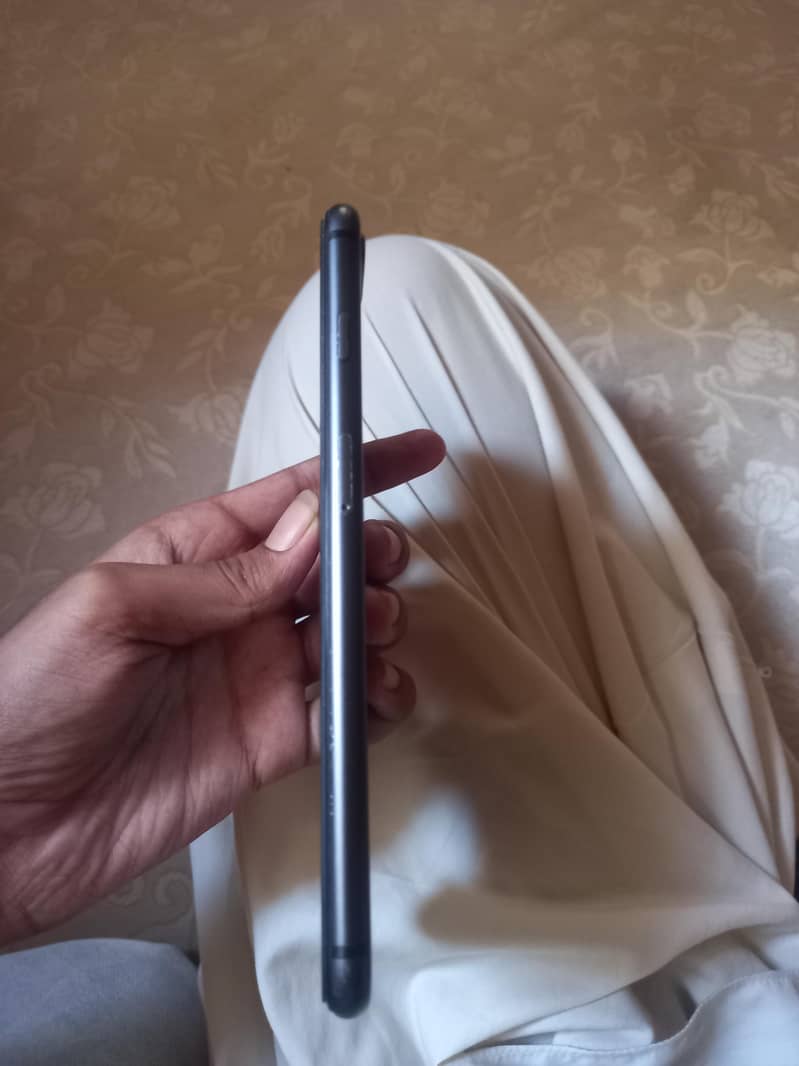 Apple iPhone 8 Plus 3
