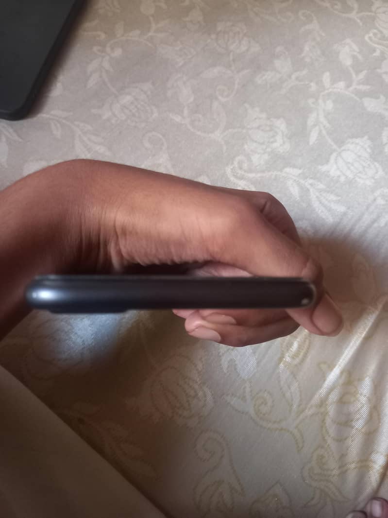 Apple iPhone 8 Plus 9