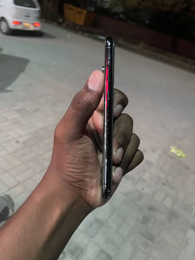 iPhone X 4