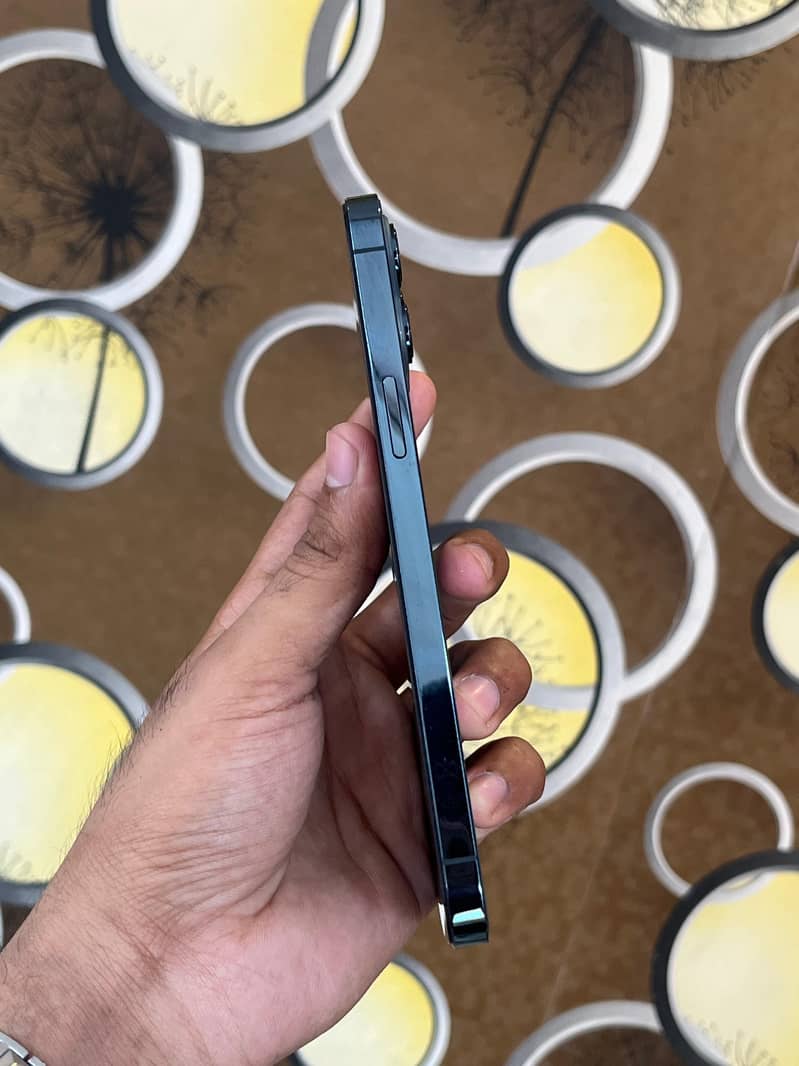 iphone 12 pro max 4