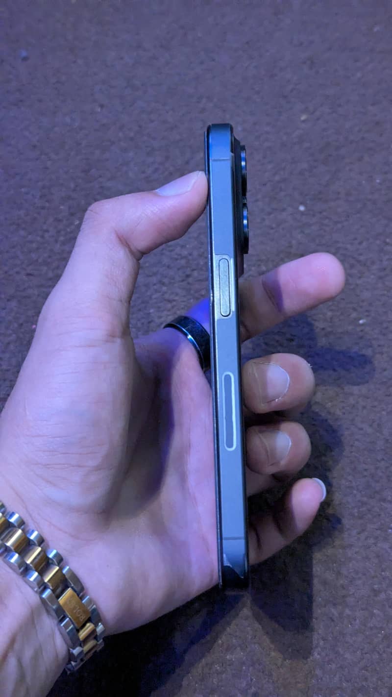 Apple iPhone 15 Pro 2