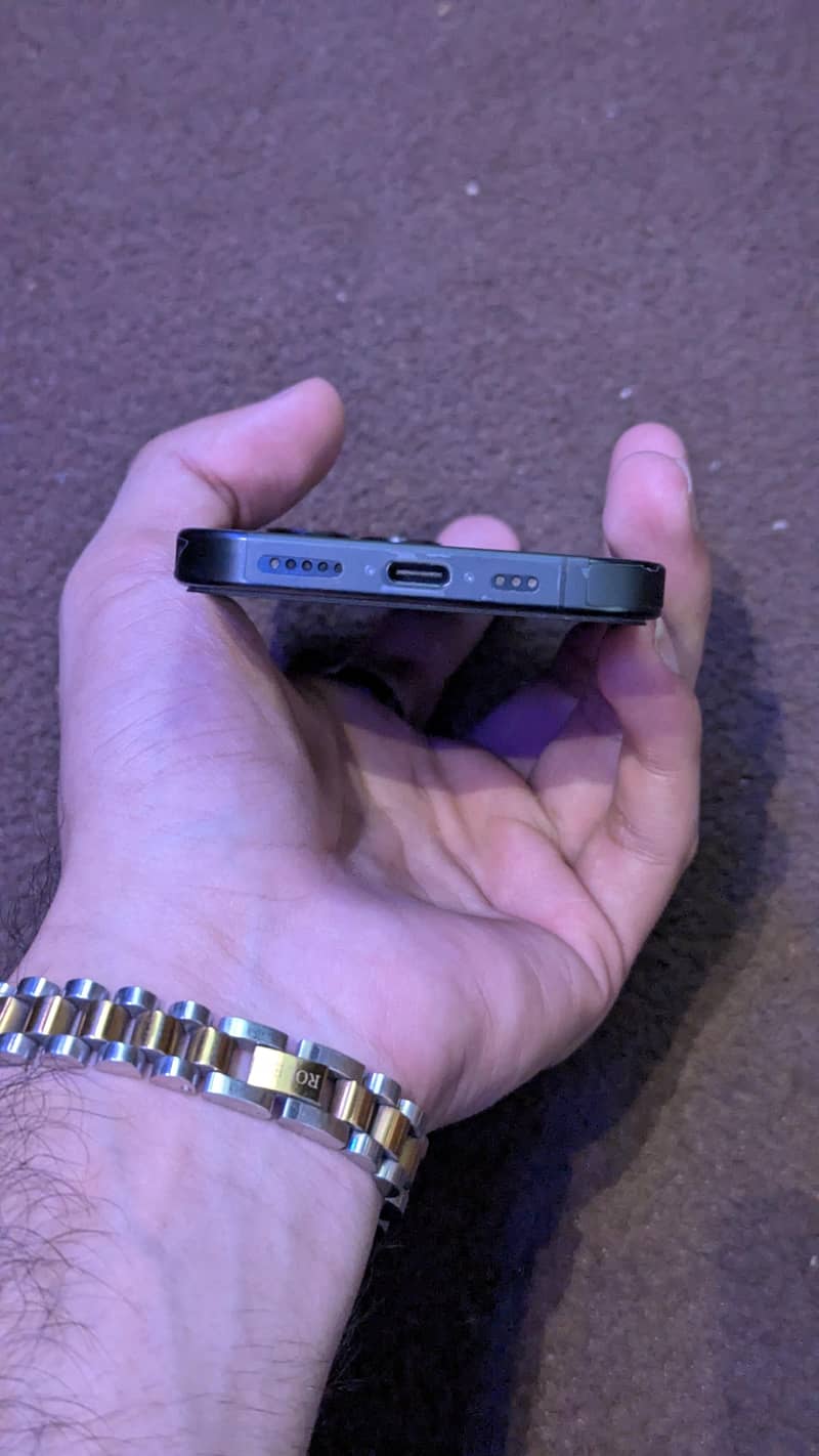 Apple iPhone 15 Pro 3