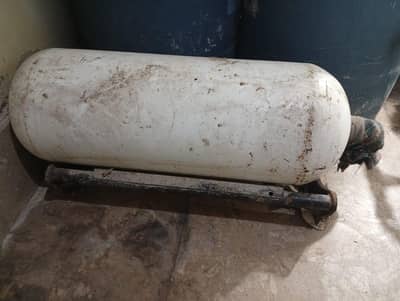 CNG cylinder with iron stand and kit