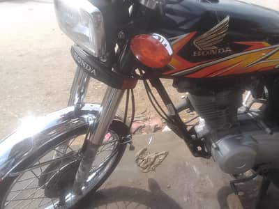 honda 125 karachi number sealed engine almost never been used