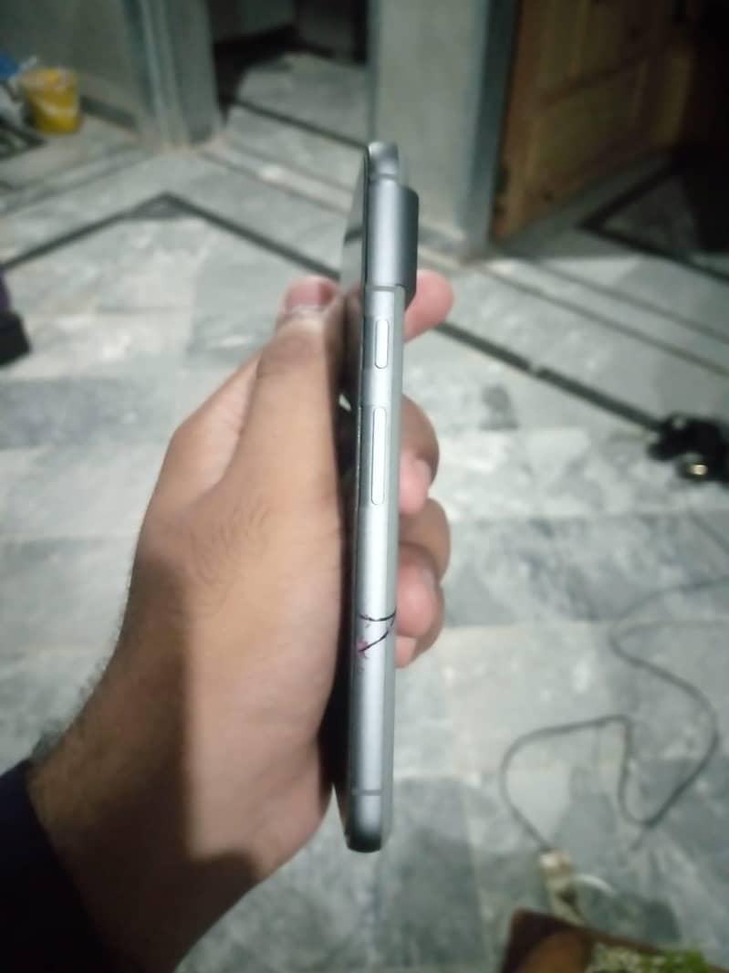 Google Pixel 8 4