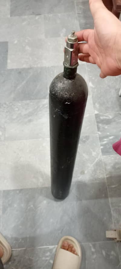 20 Liter Medical Oxygen Cylinder for Sale – Good Condition