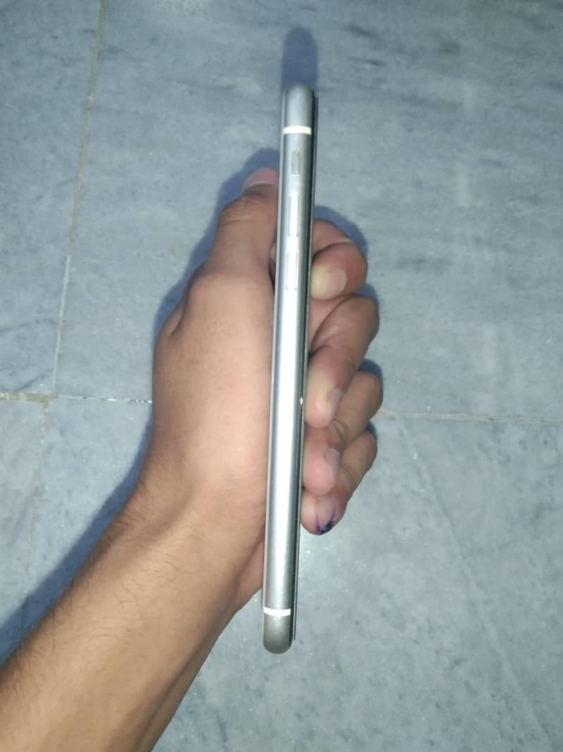 Apple iPhone 11 3