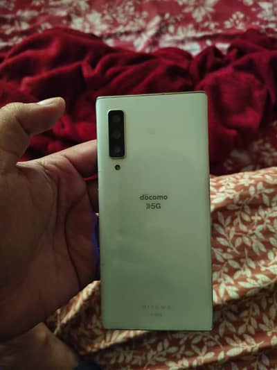 Fujitsu docomo 5G F52A