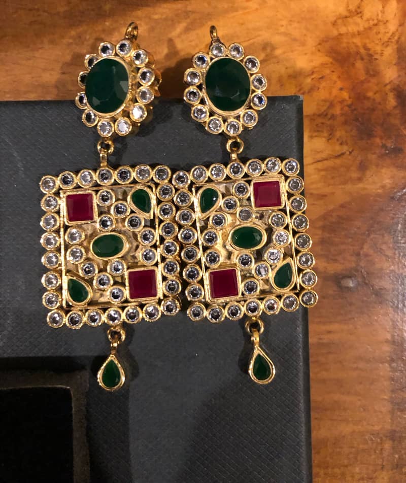Earrings 0