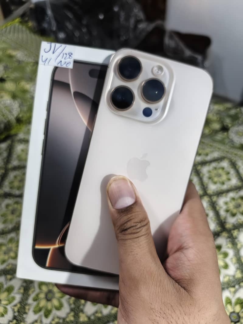 Apple iPhone 16 Pro 0