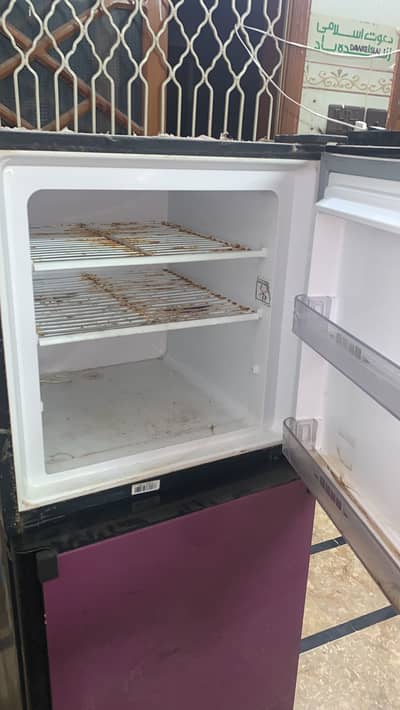 Dawlance 2 door refrigerator glass doors using from 2 years