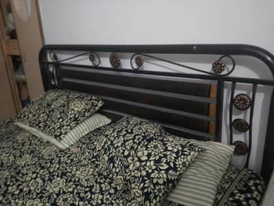 King Size bed with mattress