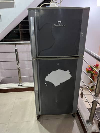 dawlance fridge medium size