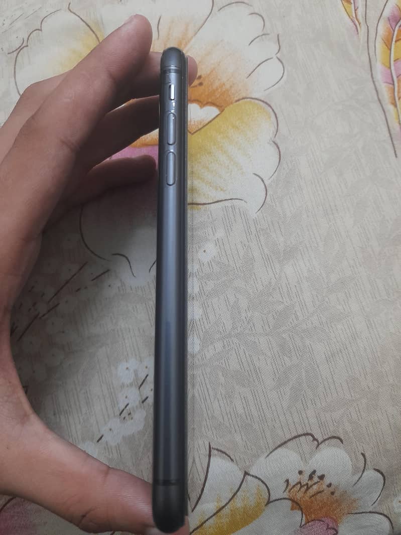 Apple iPhone 11 3