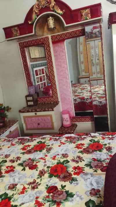 1 bed set dressing table or almari