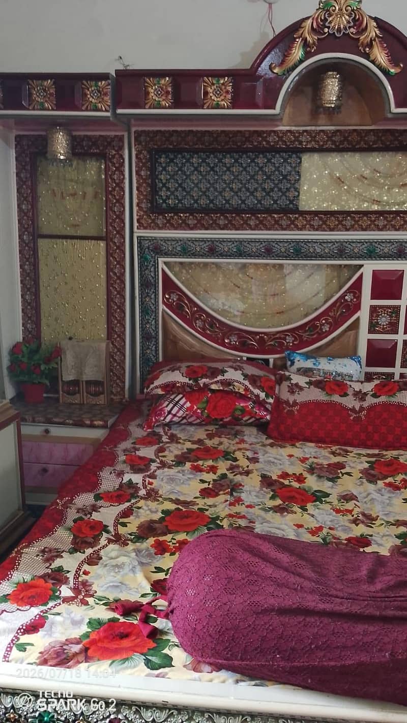1 bed  dressing table or almari 5