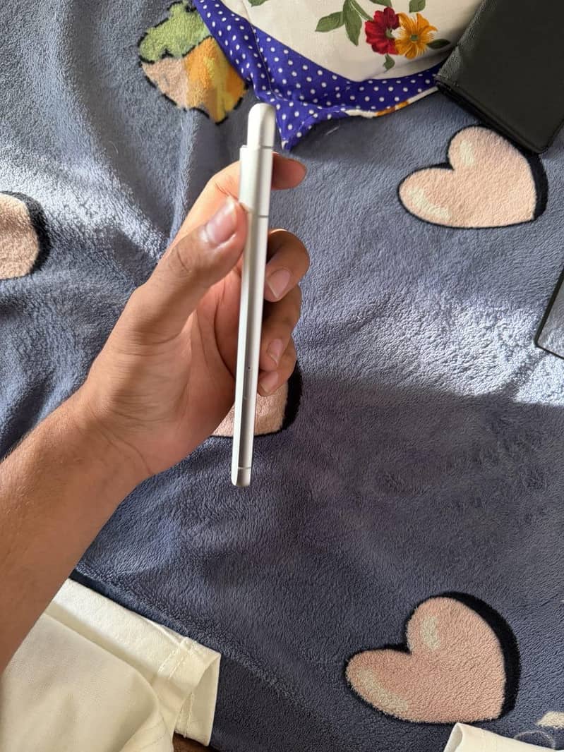 Google Pixel 7 4