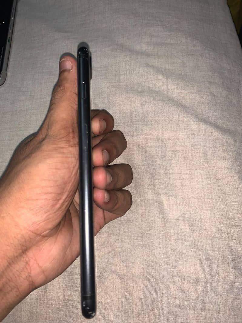 Apple iPhone 7 Plus 2