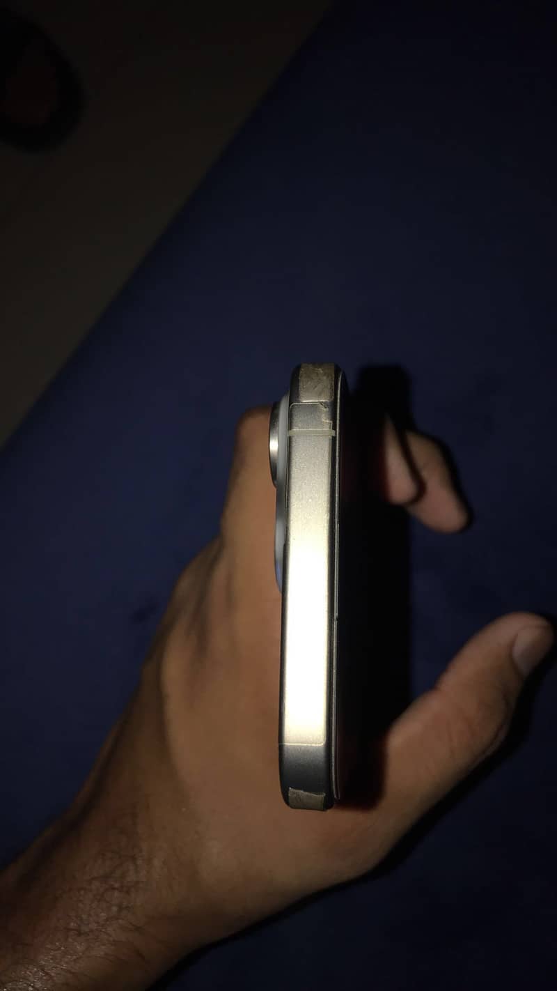 Iphone 15 pro max 4