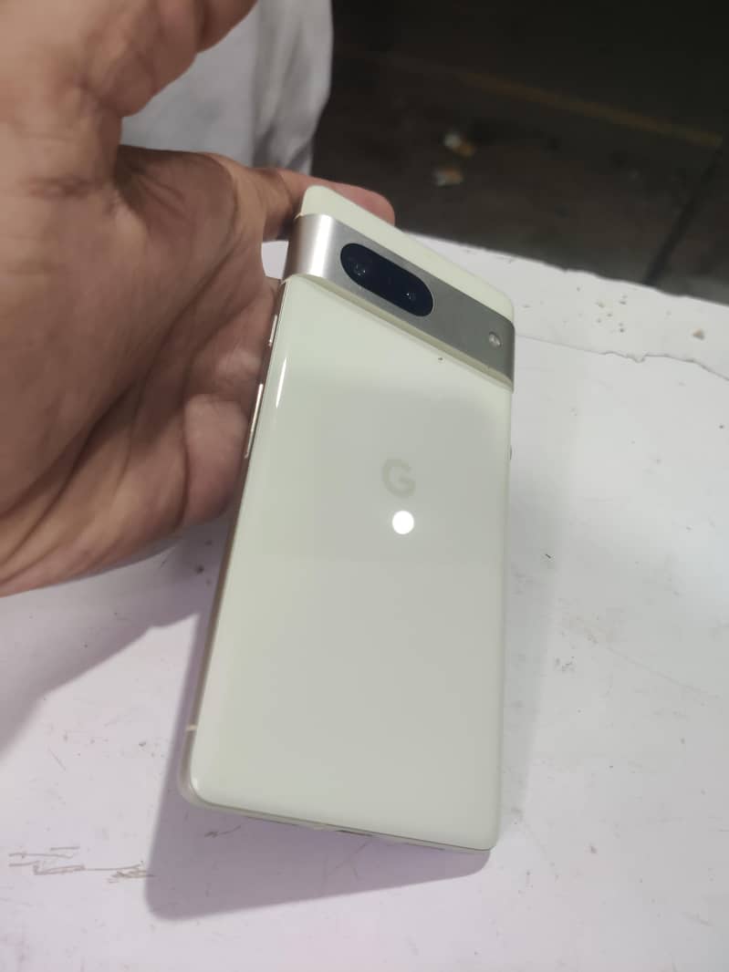 Google Pixel 7 4