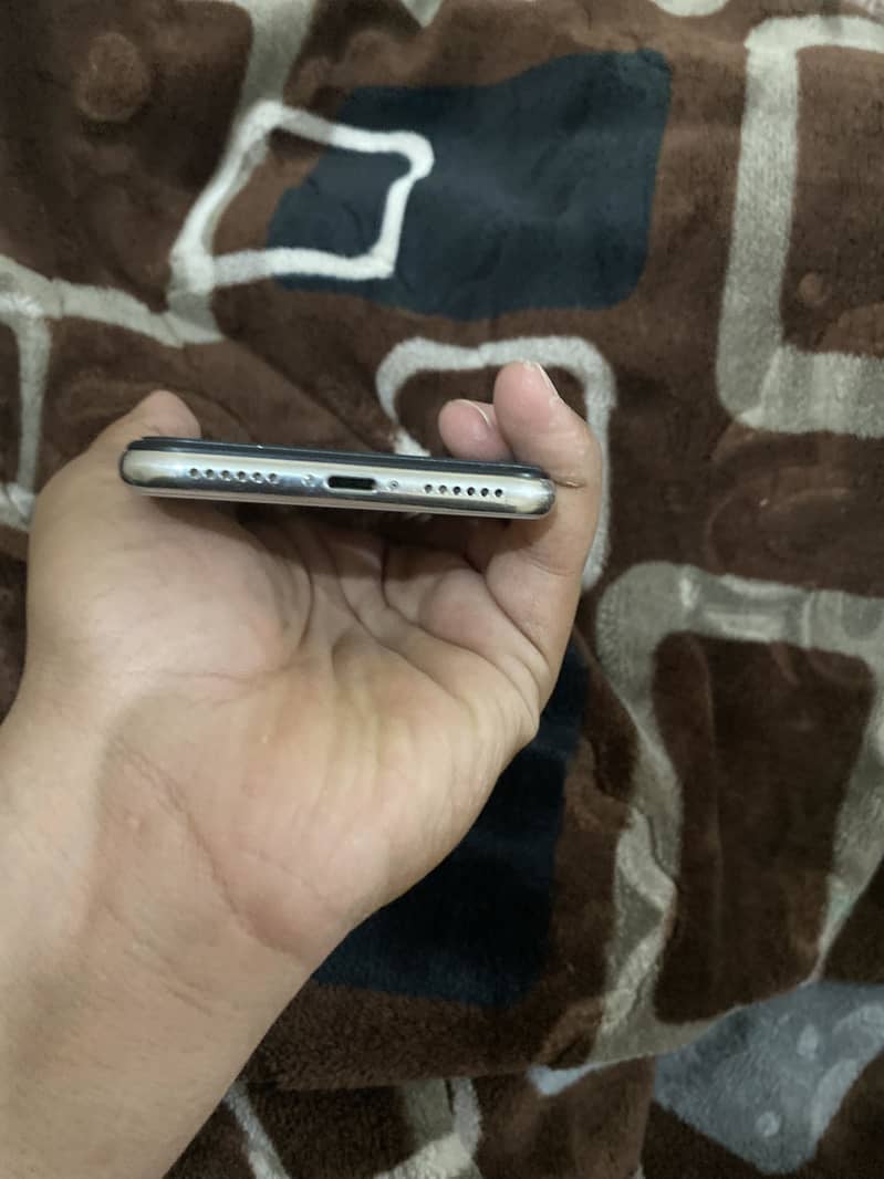 Apple iPhone X 3