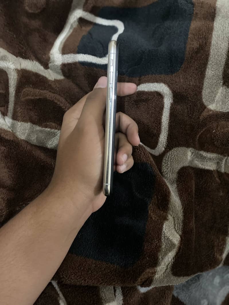 Apple iPhone X 6