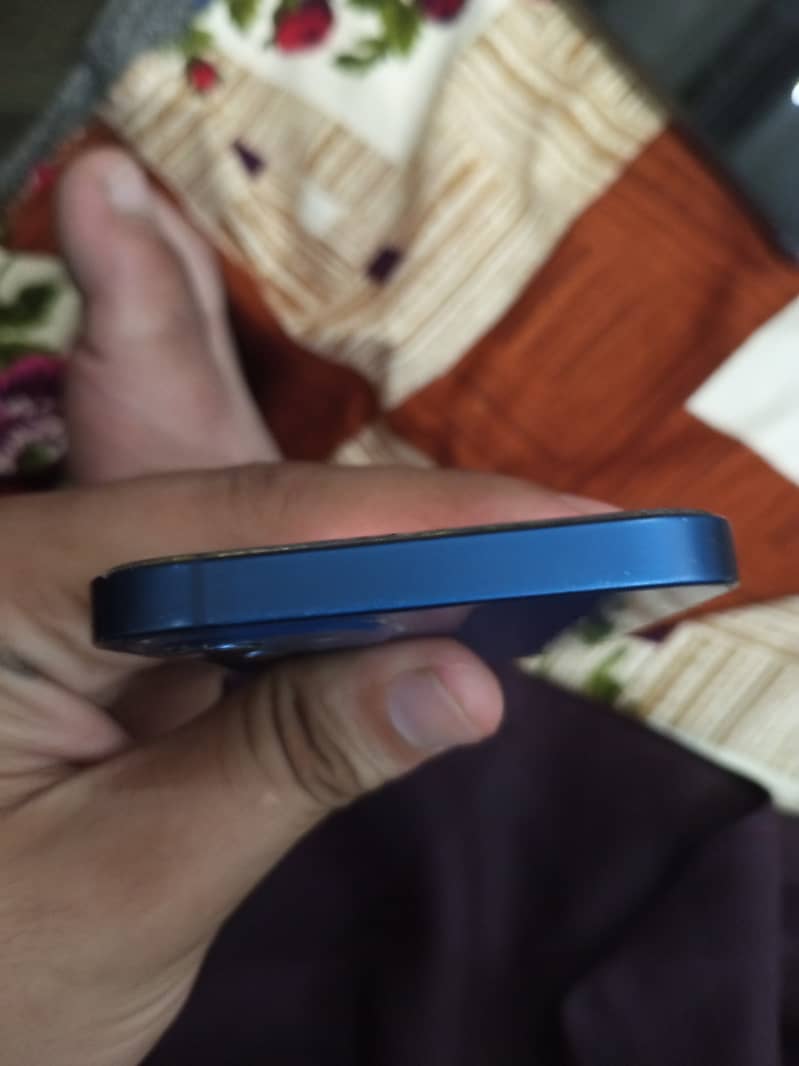 Apple iPhone 12 1