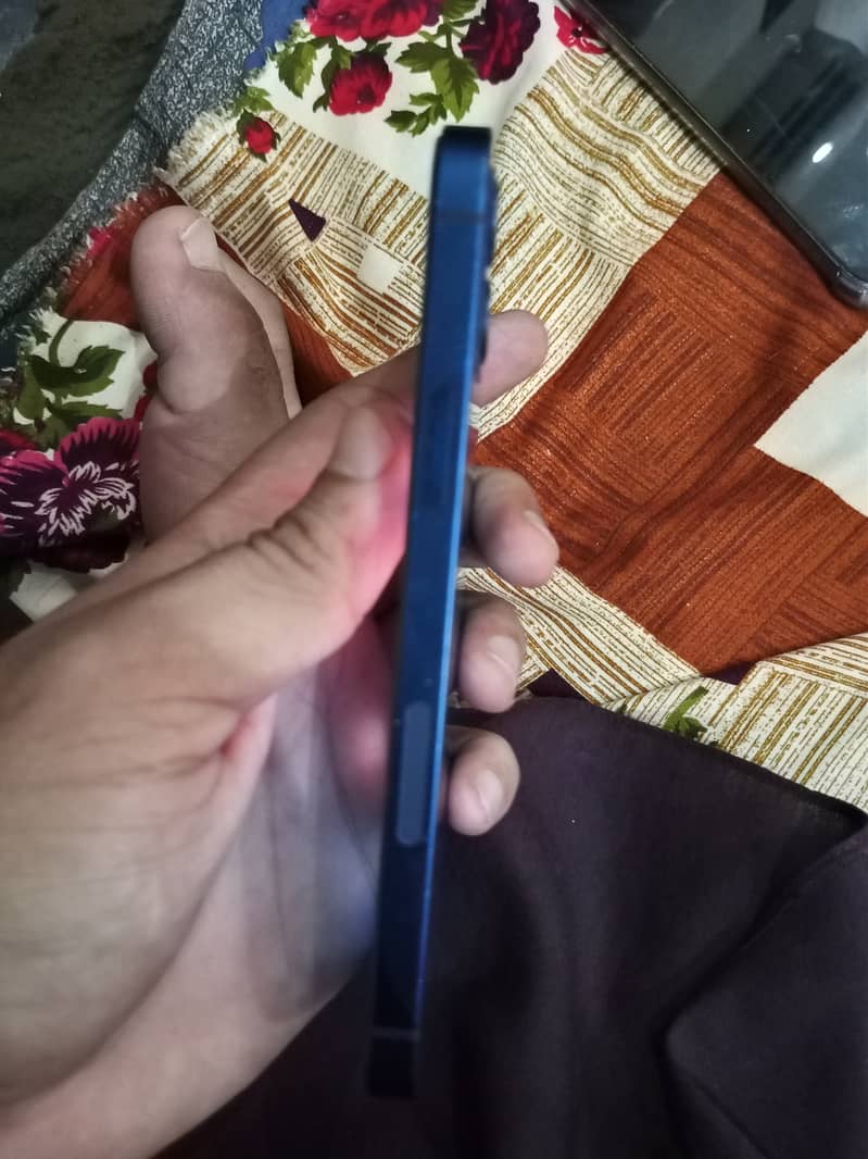 Apple iPhone 12 3