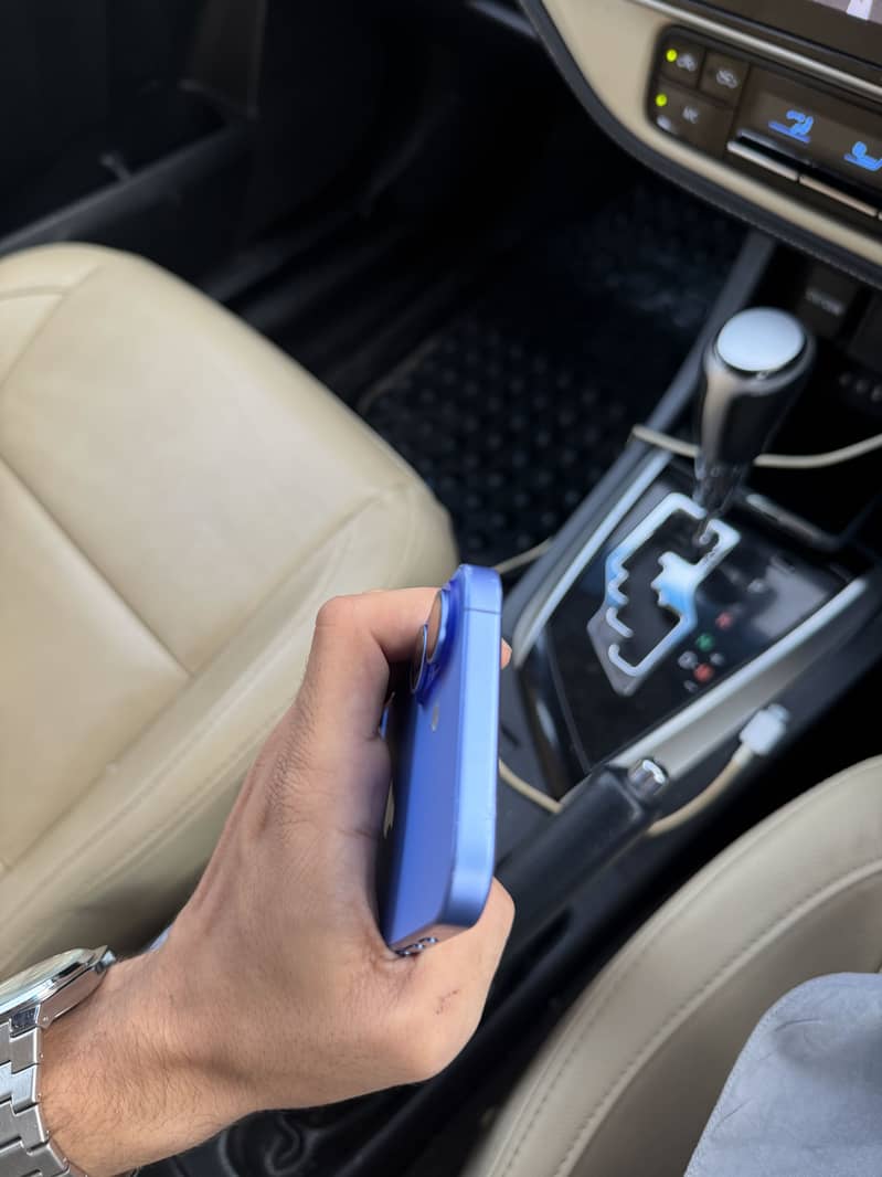 Apple iPhone 16 4