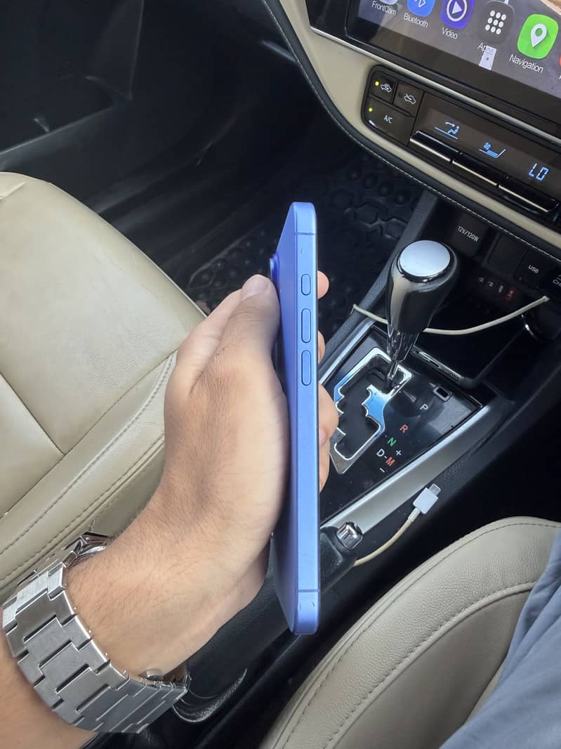 Apple iPhone 16 5