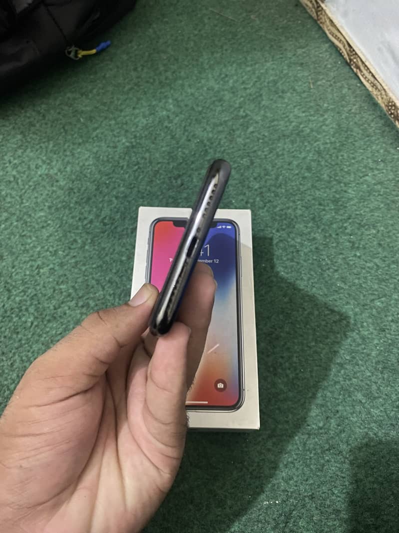 Apple iPhone X 4