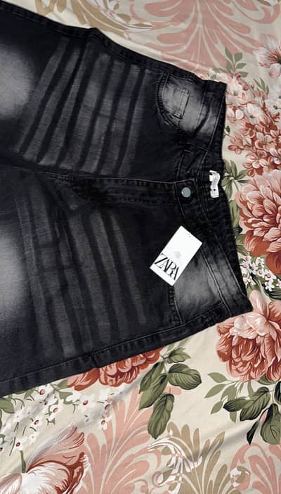 GREENISH BLUE VINTAGE AND BLACK VINTAGE JEANS 2500 EACH