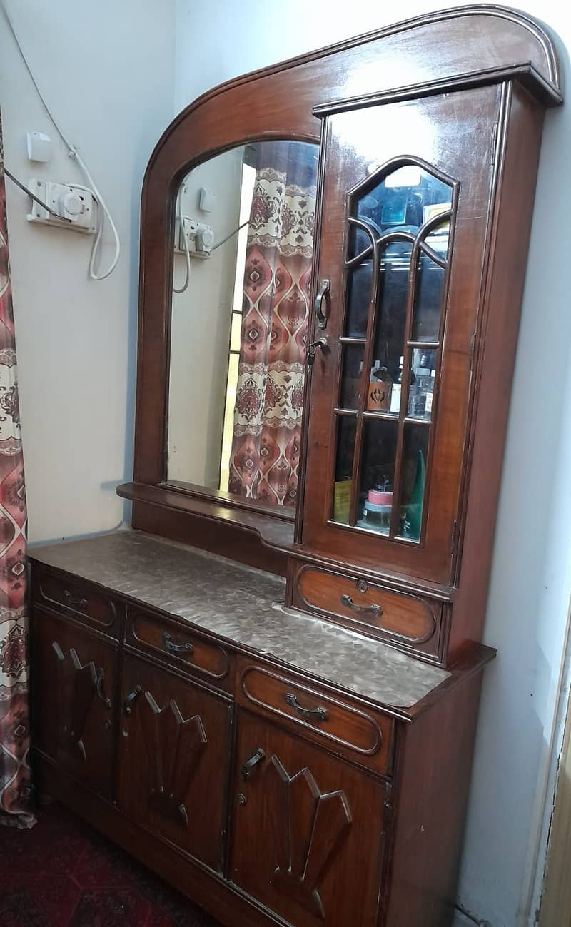 Dressing table 0
