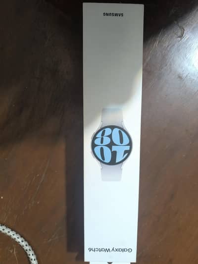 Original galaxy watch 6 44mm Silver with charger  in lush condition