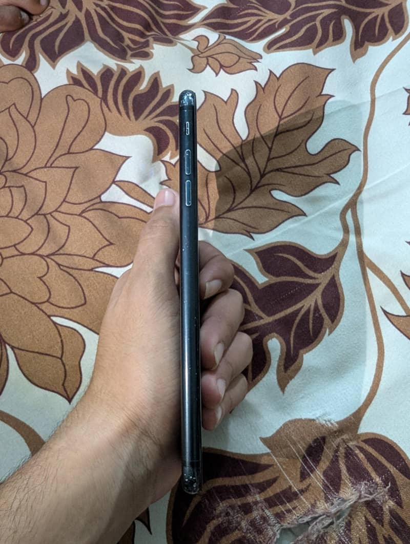 Apple iPhone 7 Plus 5