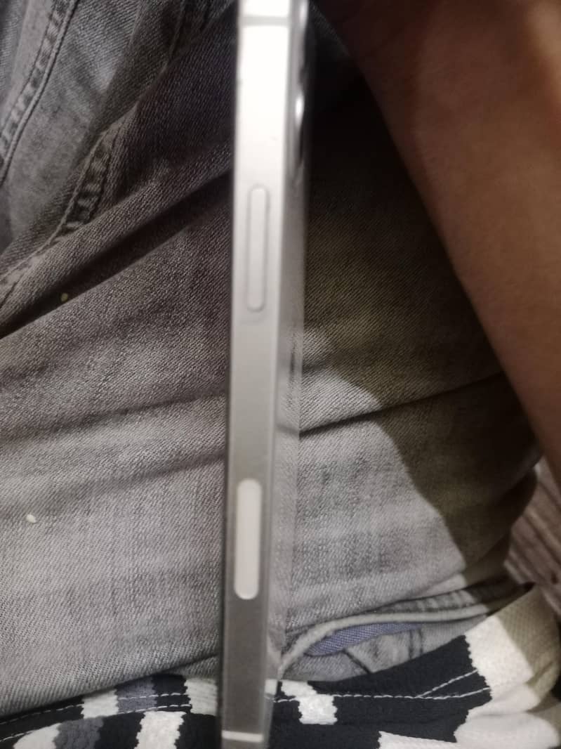 Apple iPhone 12 3