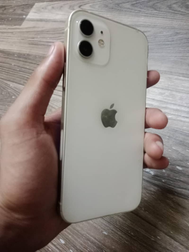 Apple iPhone 12 6