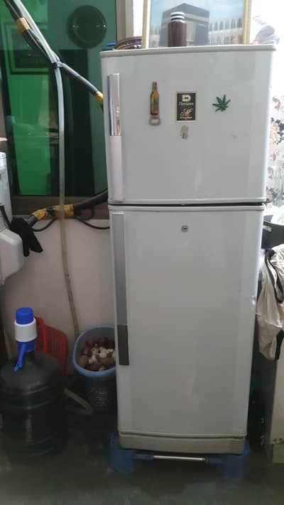 BOHT ACHI FRIDGE HA OR IS KE CONDITION 10,8 HA ALL OK HA