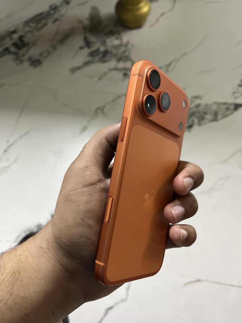 Apple iPhone 17 Pro Max 1