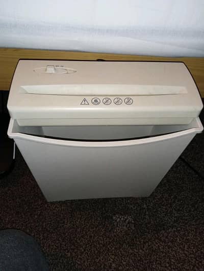 Best Quality A4/A3 Lamination, Shredder and Typewriter 03004331882