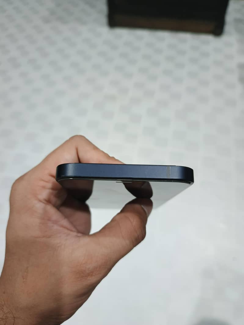 Apple iPhone 12 2