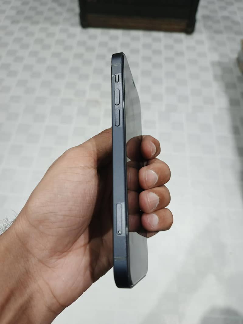 Apple iPhone 12 3